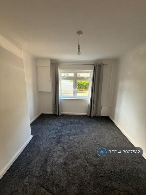 Apartment in Tongwynlais, Cardiff - View 3