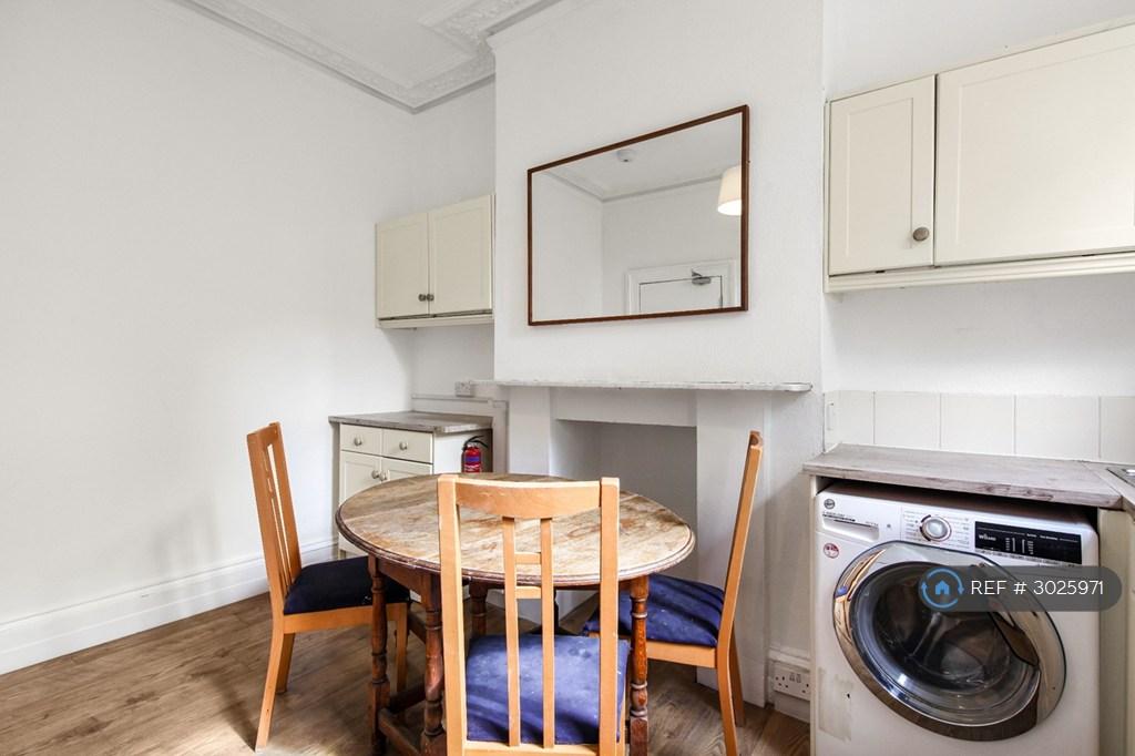 Apartment in London, Royal Borough of Kensington and Chelsea - More