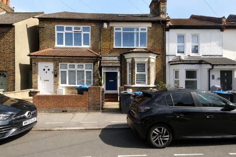 4 bedroom terraced house to rent, Gloucester Road, Croydon, CR0