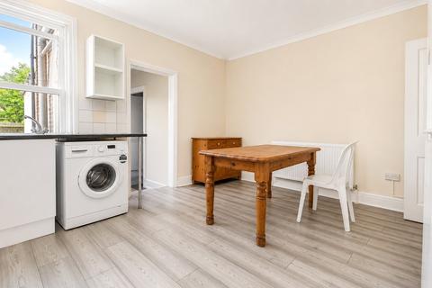 4 bedroom terraced house to rent, Gloucester Road, Croydon, CR0