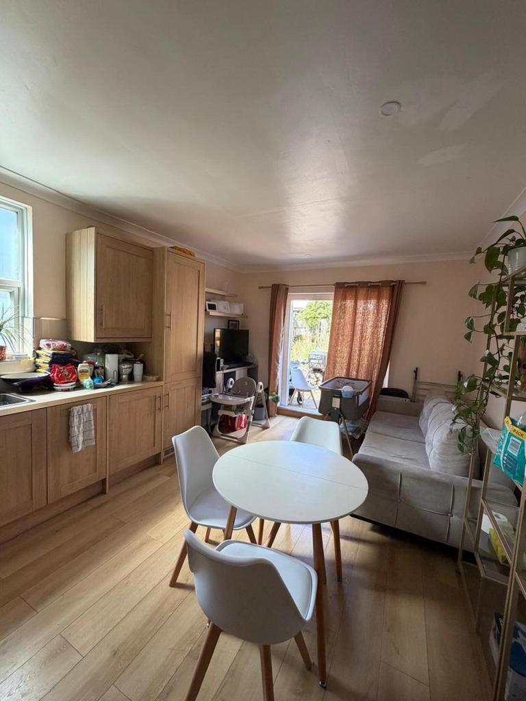 Apartment in Streatham - View 3