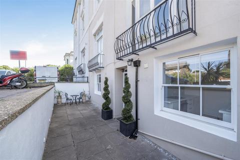 2 bedroom apartment for sale, Claremont Road, Surbiton