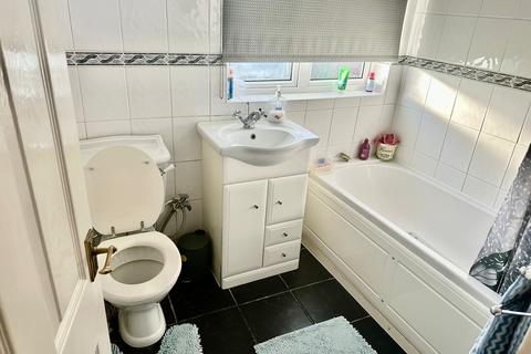 1 bedroom in a house share to rent, Swan Road, Feltham TW13