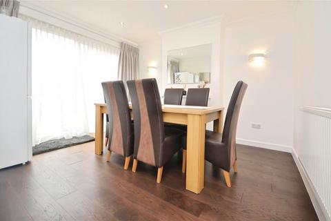 3 bedroom semi-detached house to rent, Windermere Avenue, Elm Park, Hornchurch, RM12
