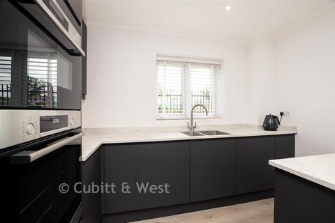 2 bedroom mews for sale, St. Francis Gardens, Copthorne RH10