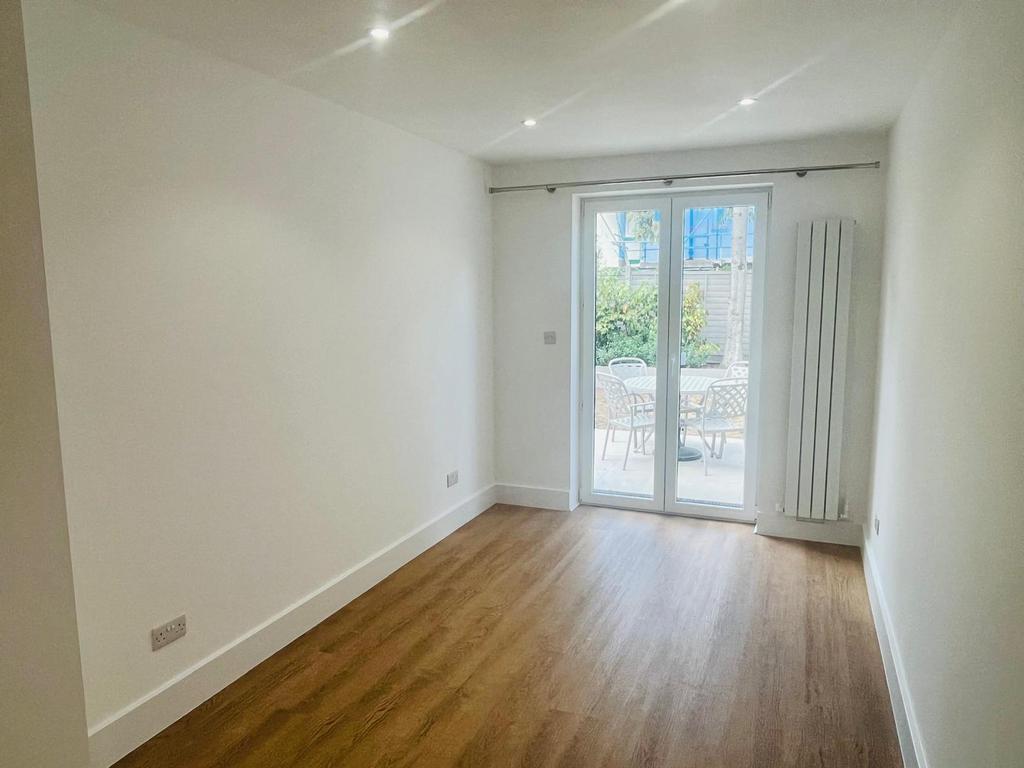 House in London - View 5