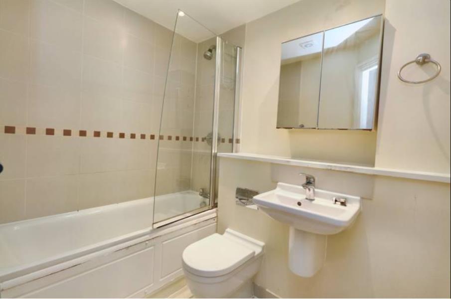Apartment in Surbiton - View 4