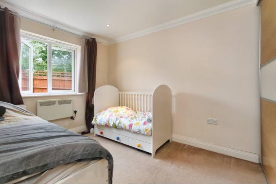 Apartment in Surbiton - View 5