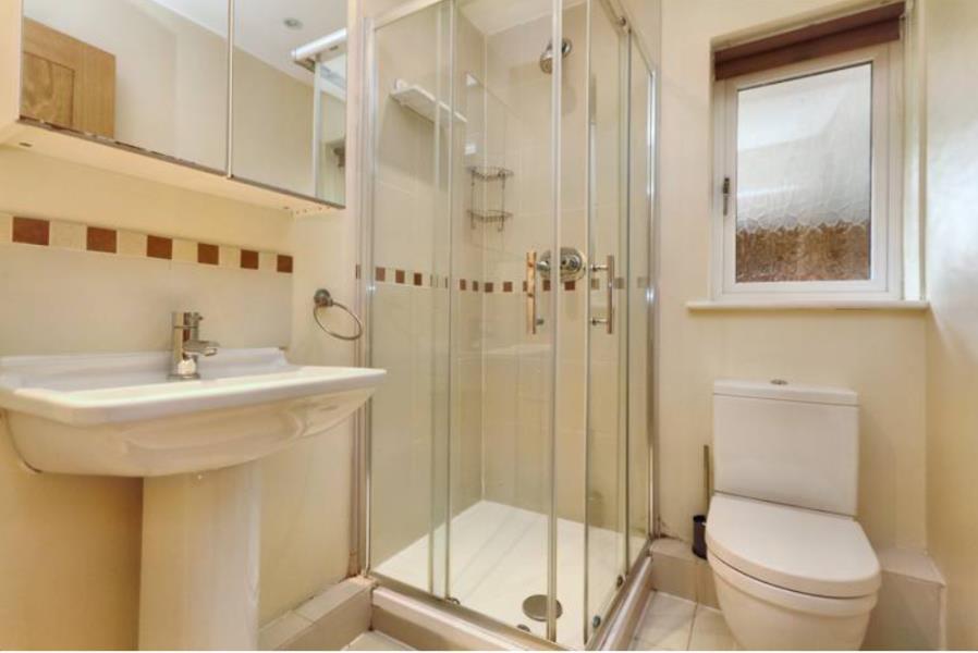 Apartment in Surbiton - More