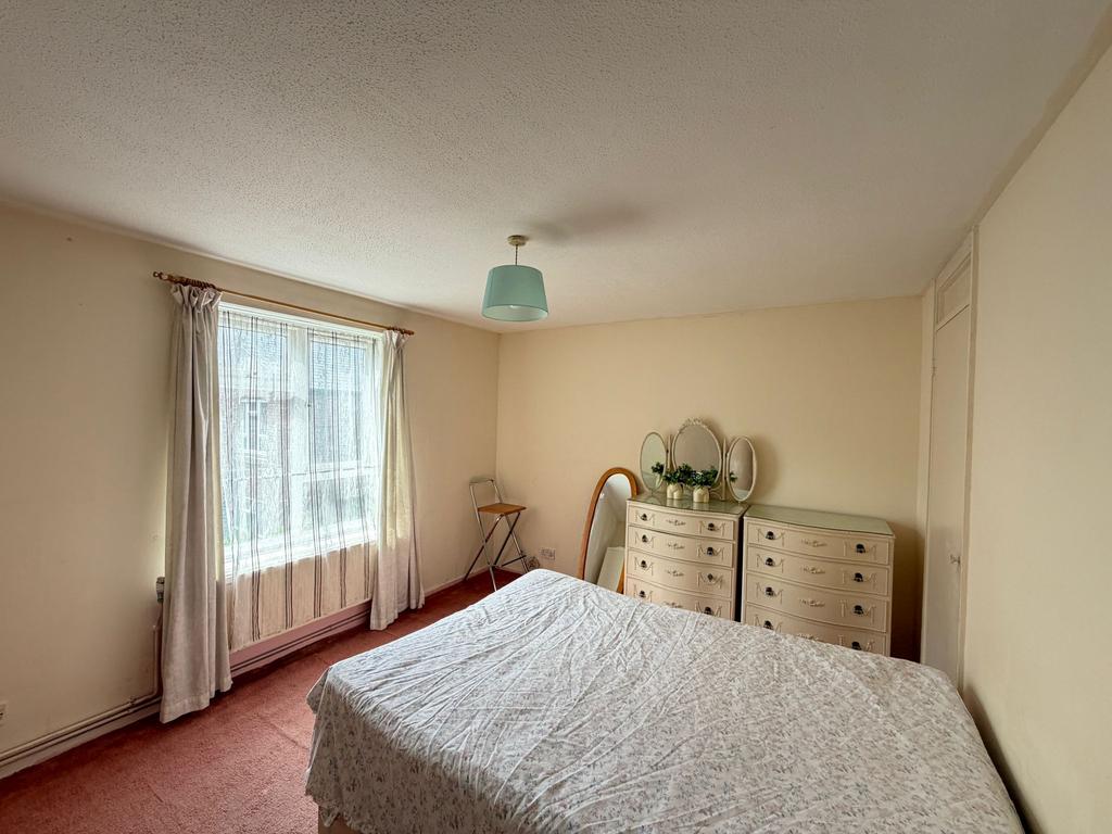 House in Borehamwood - View 3