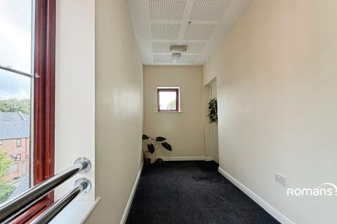 2 bedroom apartment for sale, Hollies Court, Basingstoke, Hampshire