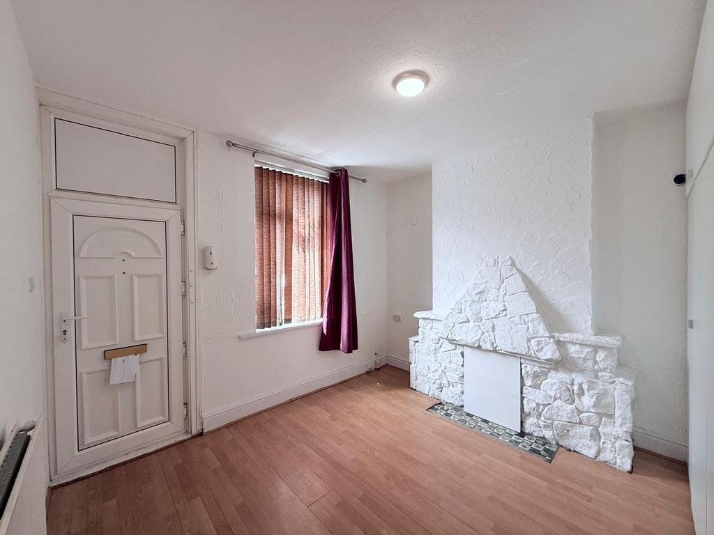 House in Nottingham, Nottinghamshire - More