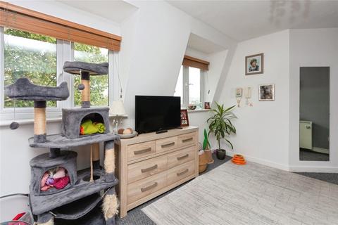 Flat for sale, Westdeane Court, Basingstoke, Hampshire, RG21