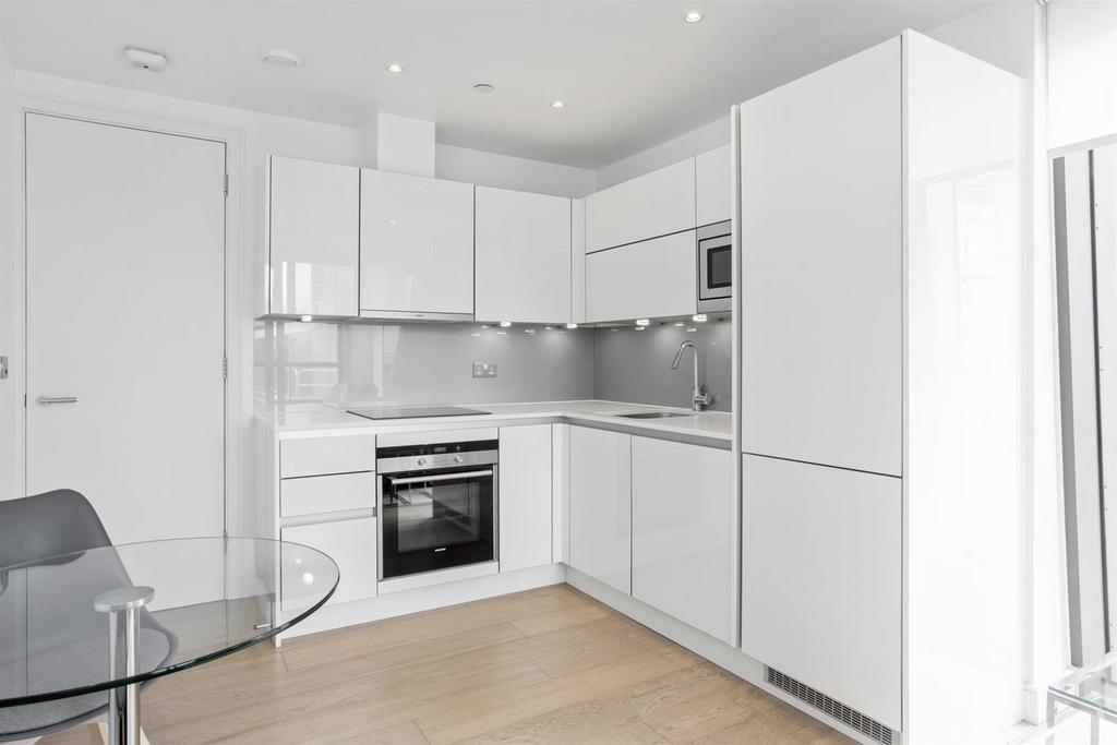 Apartment in London, Vauxhall - View 3