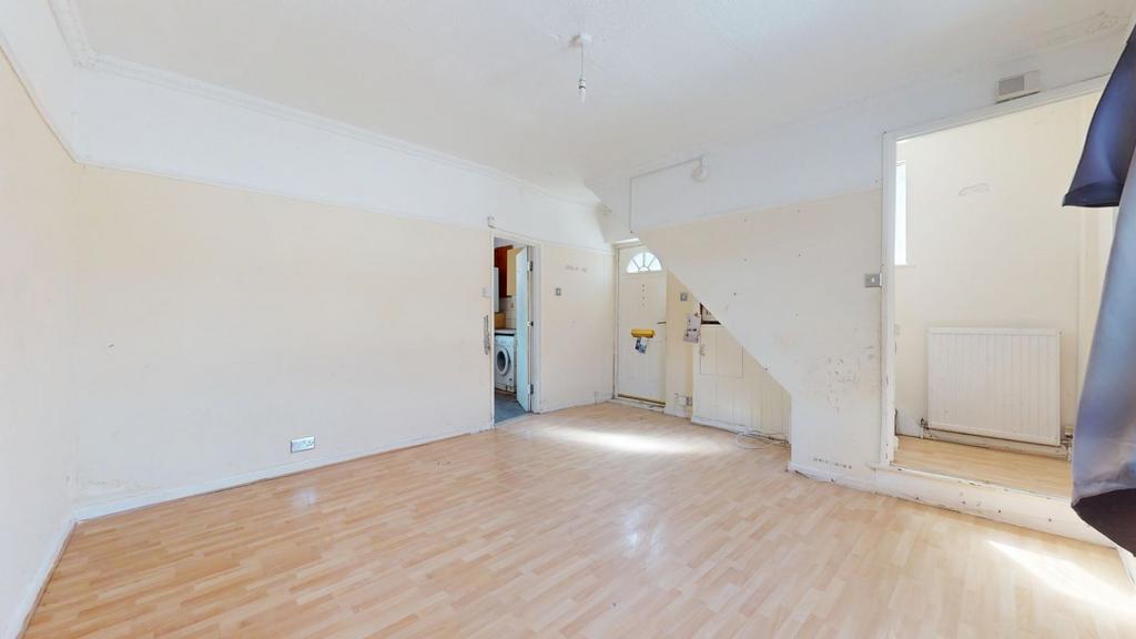 House in Dagenham - View 3