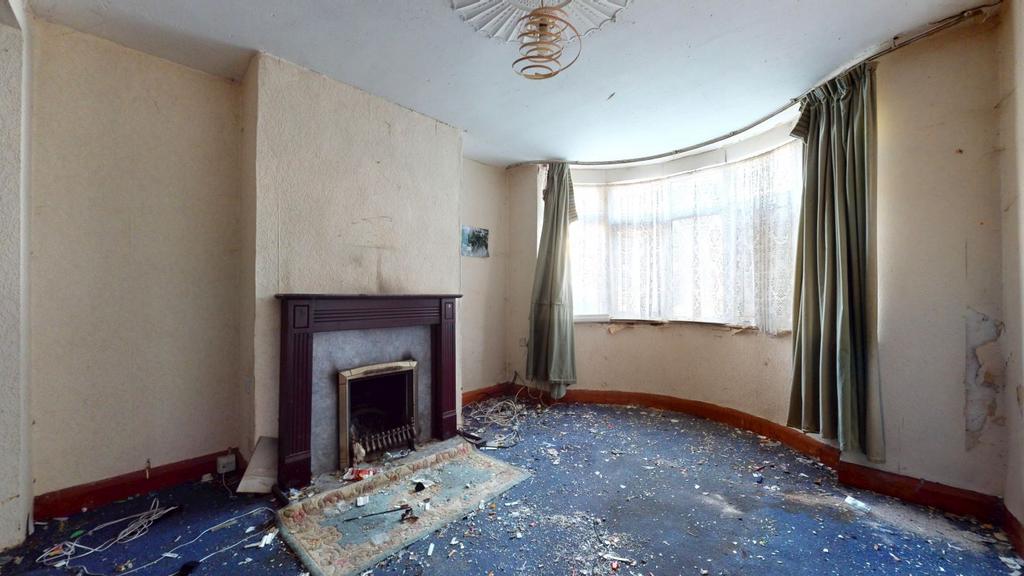 House in Luton - View 2