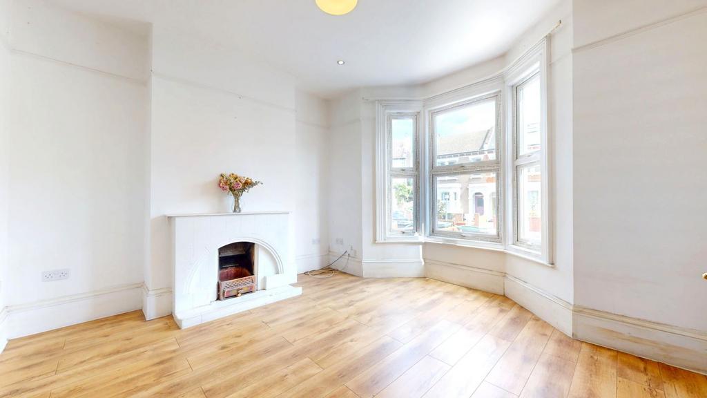 House in London - View 2