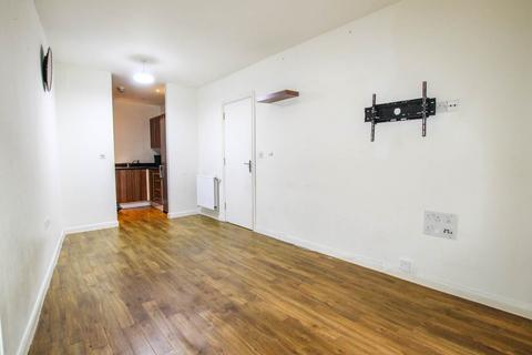 2 bedroom ground floor flat to rent, Featherstone Court, Featherstone Road, Southall