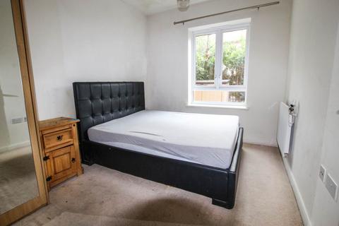 2 bedroom ground floor flat to rent, Featherstone Court, Featherstone Road, Southall