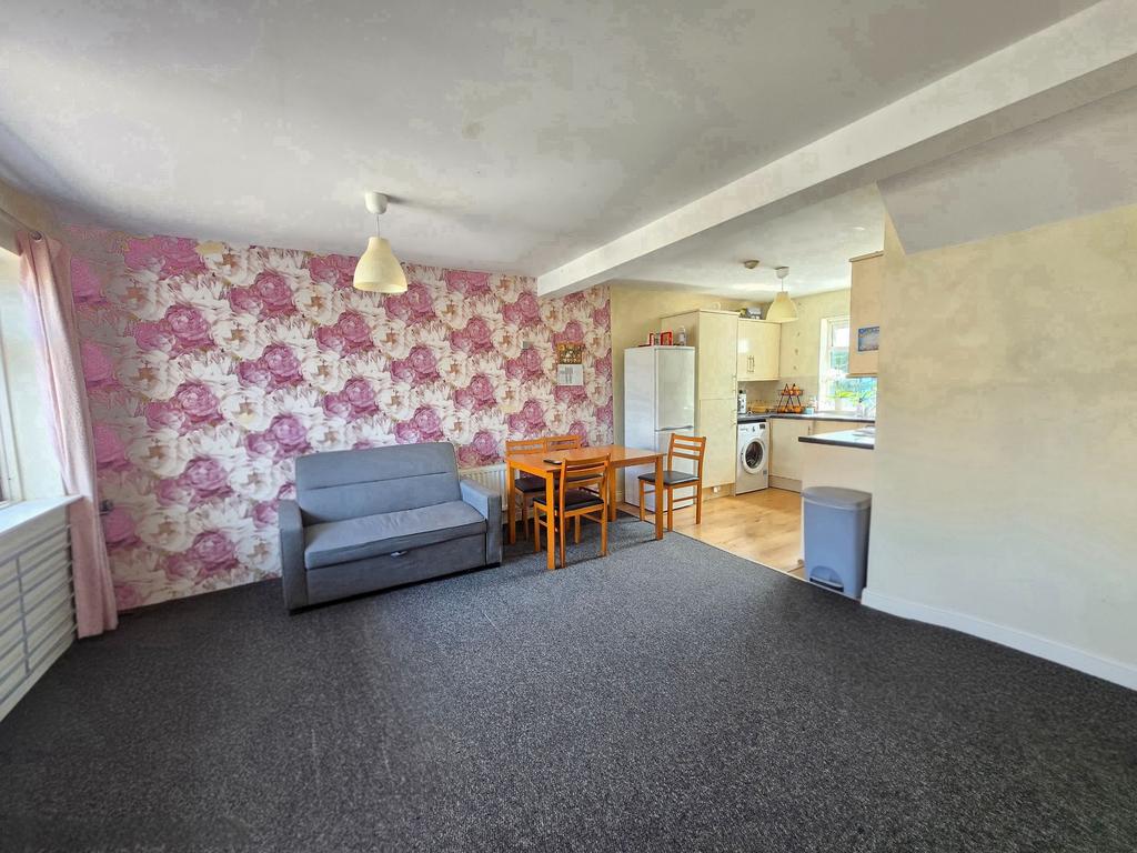 Apartment in Barking - View 3