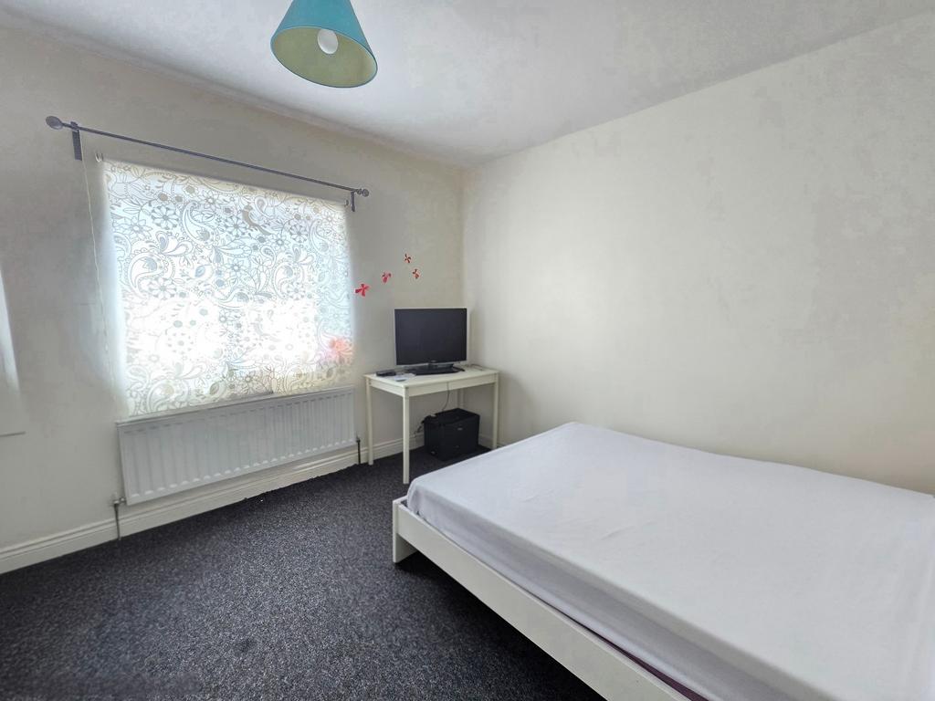 Apartment in Barking - View 4