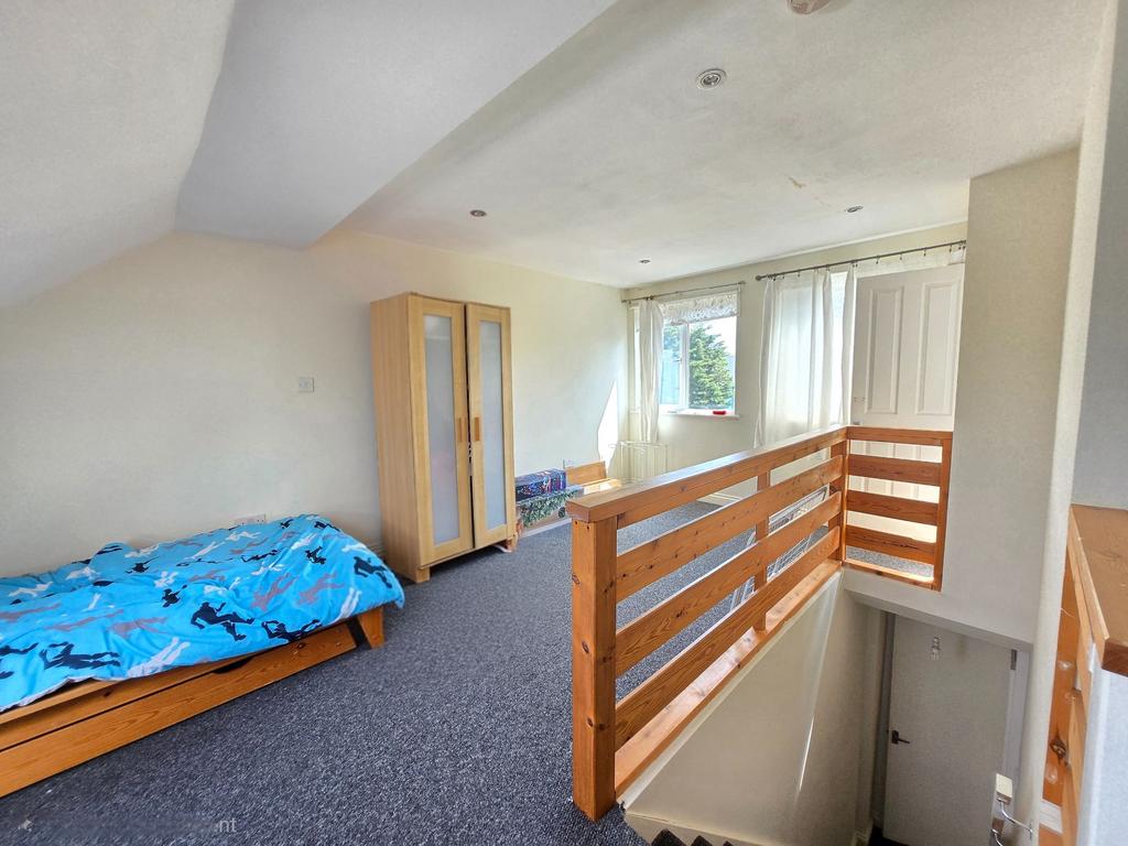 Apartment in Barking - View 5