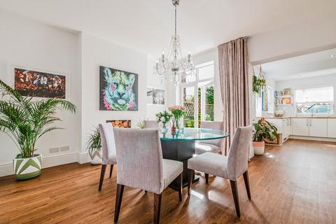 3 bedroom semi-detached house to rent, Moorside Road, Urmston, Manchester, M41