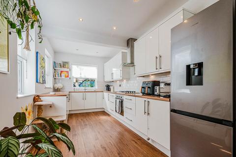 3 bedroom semi-detached house to rent, Moorside Road, Urmston, Manchester, M41