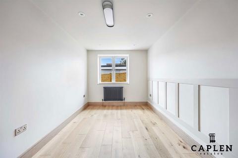 2 bedroom flat for sale, New North Road, Ilford