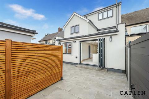 2 bedroom flat for sale, New North Road, Ilford