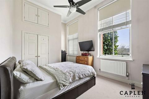 2 bedroom flat to rent, Richmond Drive, Woodford Green
