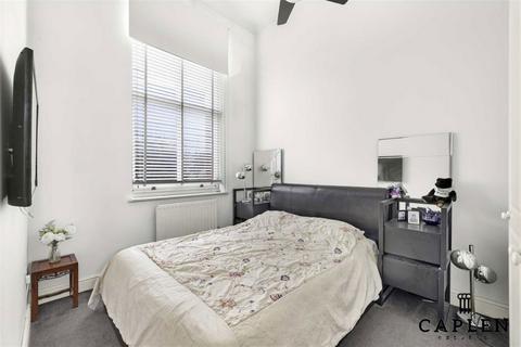 2 bedroom flat to rent, Richmond Drive, Woodford Green