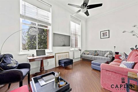2 bedroom flat to rent, Richmond Drive, Woodford Green