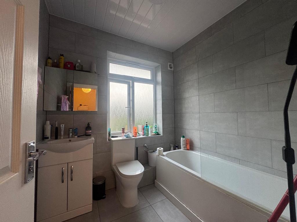 Apartment in Acton - View 3