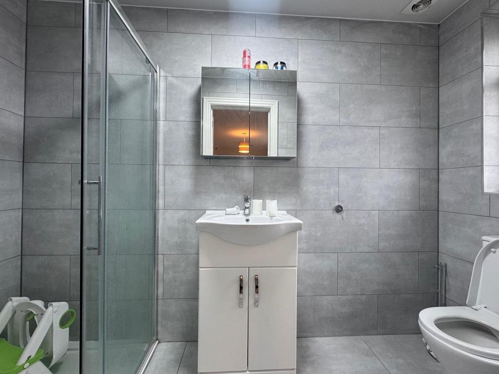 Apartment in Acton - View 5