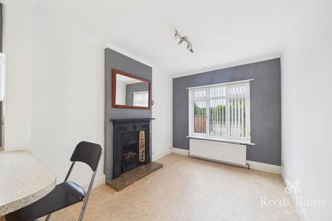 2 bedroom bungalow for sale, The Green, Chesterfield S41