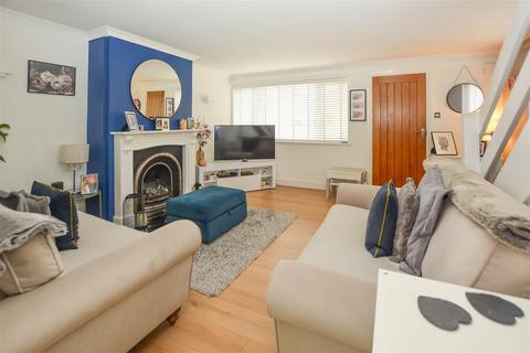 3 bedroom end of terrace house for sale, Lavender Avenue, Pilgrims Hatch, Brentwood