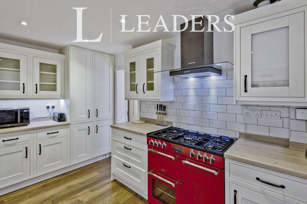 House in Brentwood - More