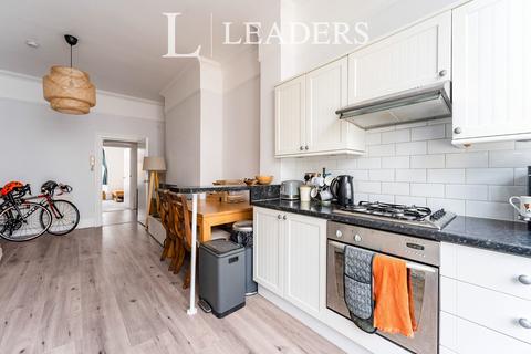 2 bedroom flat to rent, Alhambra Road, PO4