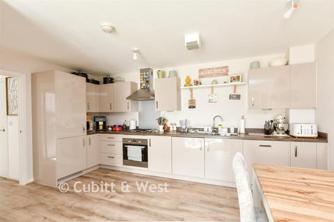 2 bedroom flat for sale, Cambrian Way, Tarring, West Sussex