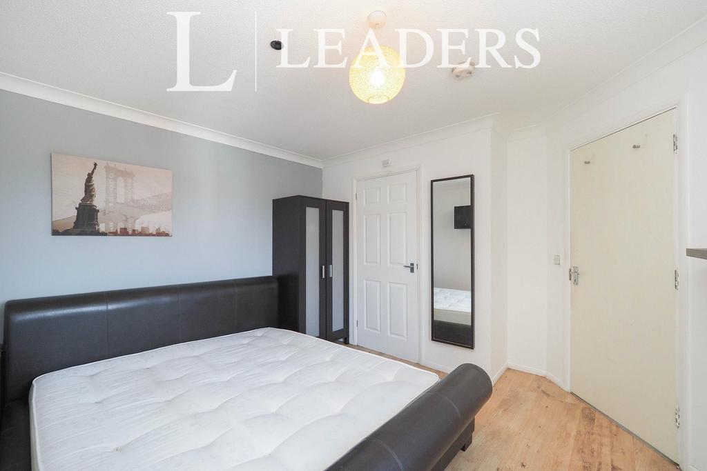 Apartment in Player Street - View 5