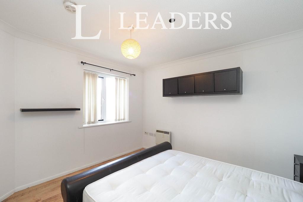 Apartment in Player Street - More