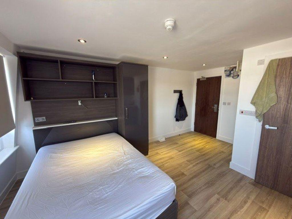 Apartment in Southampton - View 4