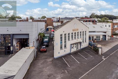 Office to rent, 2 Davis Rd Chessington KT9 1TT
