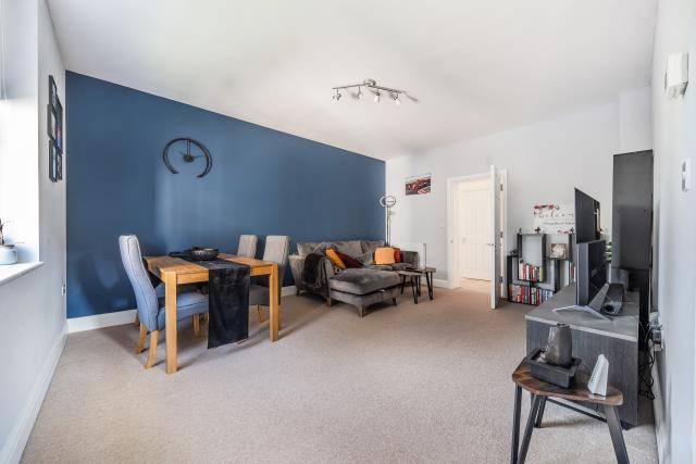 Apartment in Reading - View 4