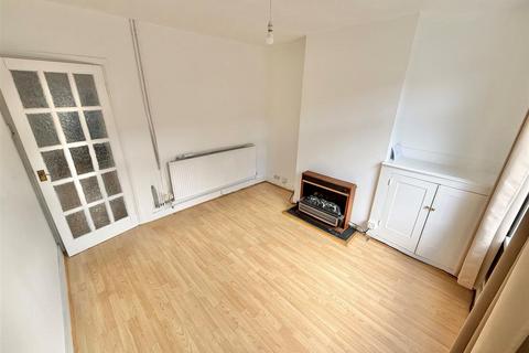 2 bedroom terraced house to rent, Hibbert Street, Luton, LU1