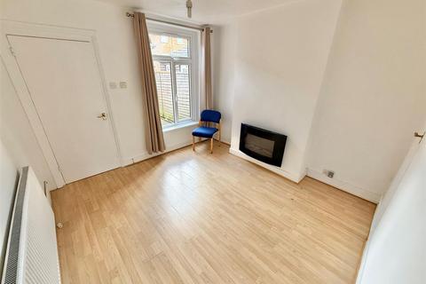 2 bedroom terraced house to rent, Hibbert Street, Luton, LU1