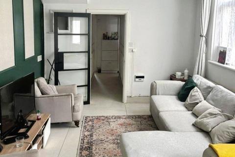 3 bedroom end of terrace house to rent, Maybury Hill, Woking, Surrey, GU22