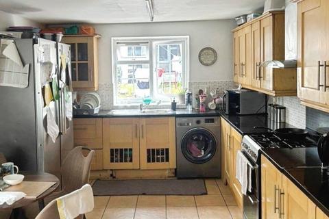 3 bedroom end of terrace house to rent, Maybury Hill, Woking, Surrey, GU22