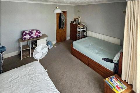 3 bedroom end of terrace house to rent, Maybury Hill, Woking, Surrey, GU22